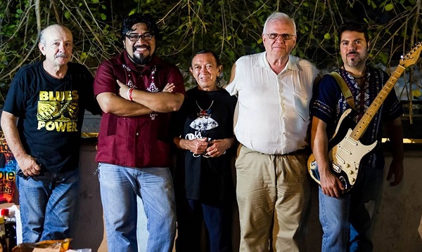 Polilla Blues Band: Jorge Cervera (batería), Germán Muñoz (armónica y voz), Miguel Barrera (bajo), Rafael Escalante (guitarra) y Luis Silveira (guitarra)