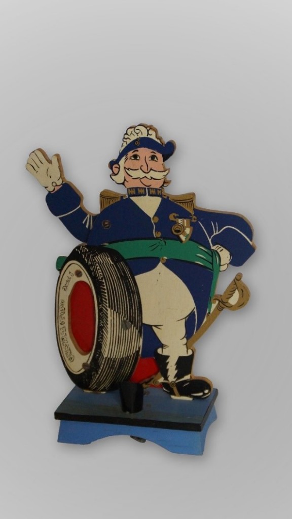 General Popo, adorno luz stop para auto, elemento decorativo patentado el 17 de marzo de 1948