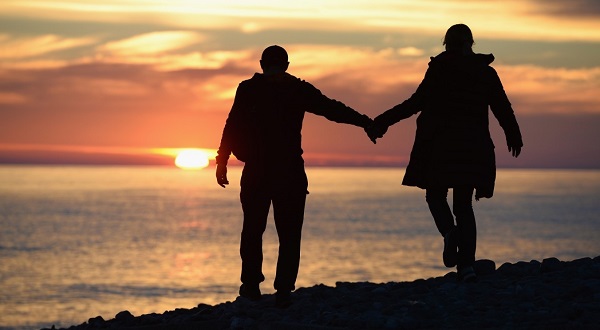 A elegir una pareja, el nivel de autoestima que se posee es vital, ya que de no ser así se puede pensar que la otra persona solo nos “hace el favor” de estar con nosotros.