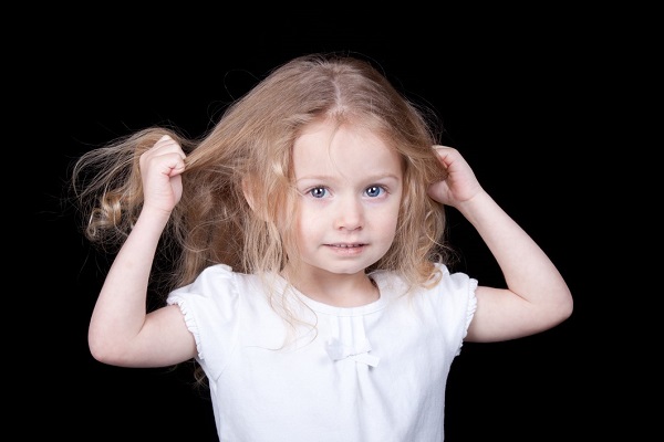 Es entre los 5 y los 13 años que la tricotilomanía hace su aparición.