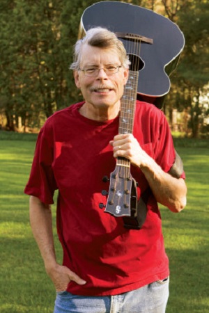 King introduce a la historia muchos episodios que le son muy conocidos, como las adicciones, como la música, como las relaciones familiares.