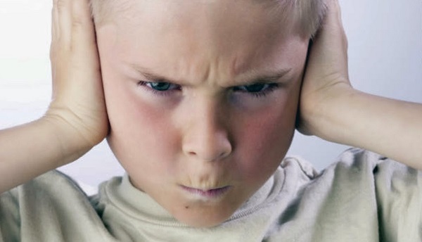 A diferencia de los adultos, la tristeza en un niño se manifiesta mediante conductas agresivas e irritables