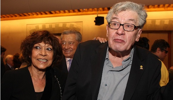 La autora de ‘El Eterno Viajero’ en una foto de archivo junto a su esposo, José Emilio Pacheco.