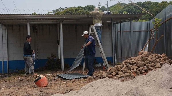 No menos importante es la donación de materiales de construcción para los albergues, ya que por lo general se debe separar a los animales debido a su comportamiento.