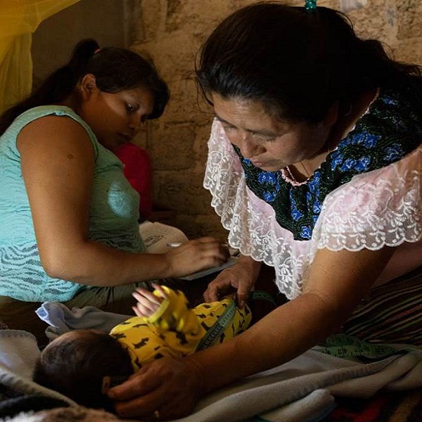 Birth Wars revive el debate sobre partería en México